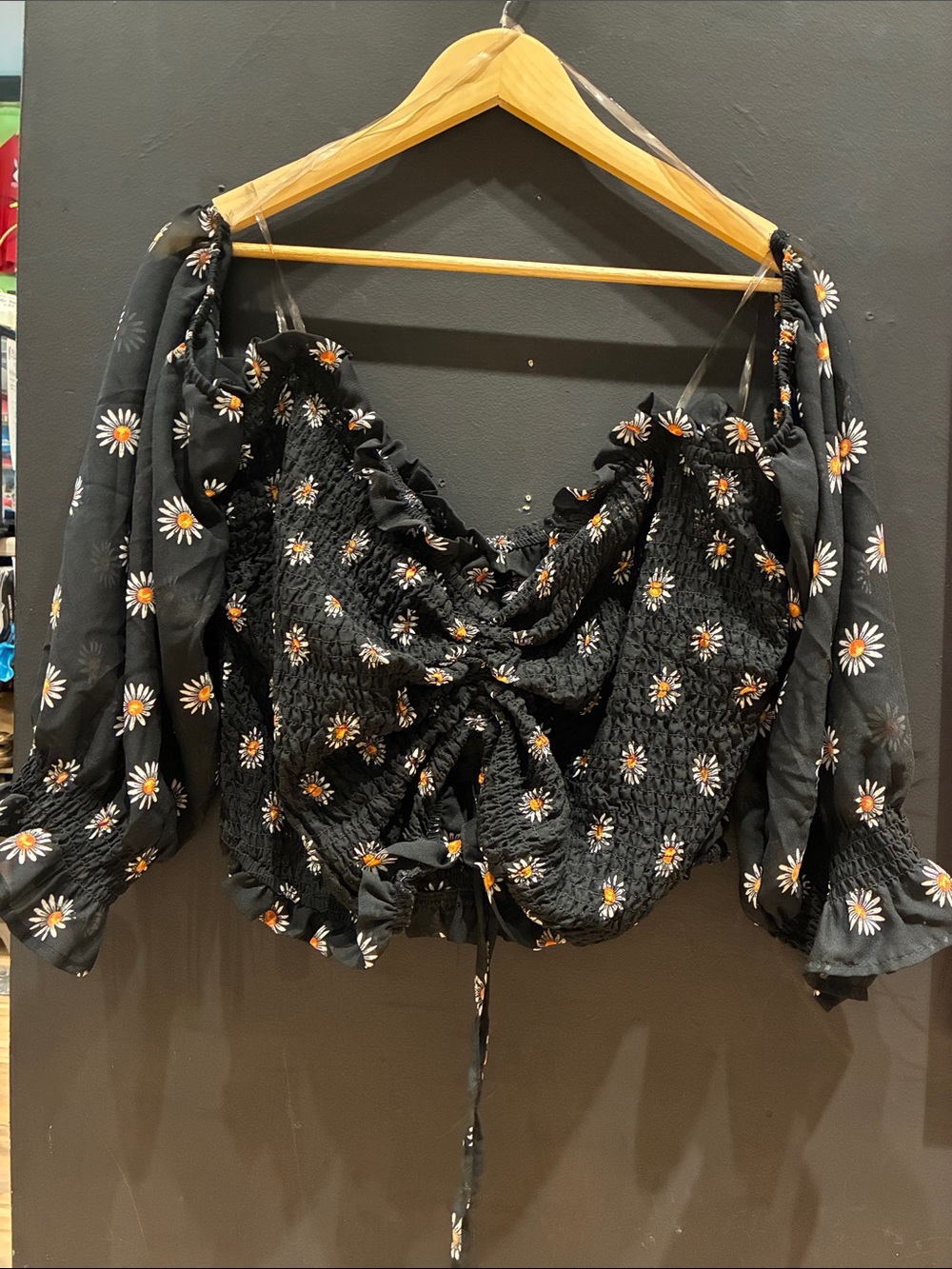 Rue21 Black Daisy-Print Smocked Puff Sleeve Top